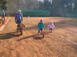Frühjahrsrenovierung der Tennisplätze