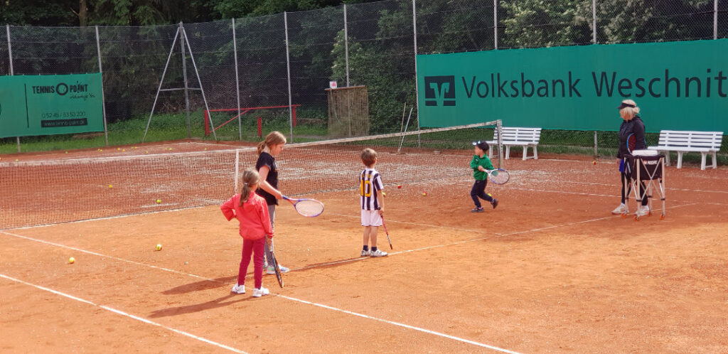 Tennis-Training der Kinder beim TSV Lindenfels